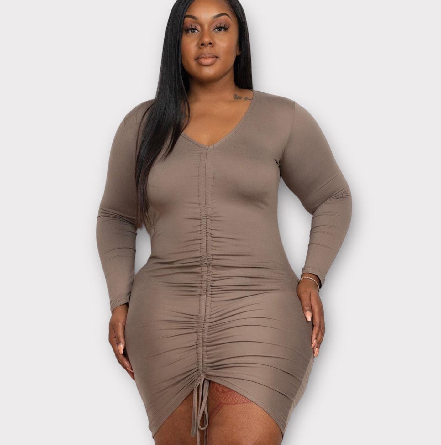 Robe grande taille manches longues col V froncée devant