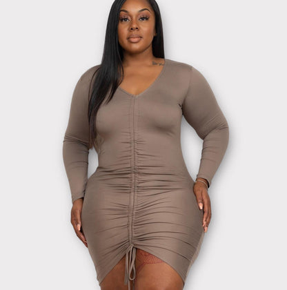 Robe grande taille manches longues col V froncée devant