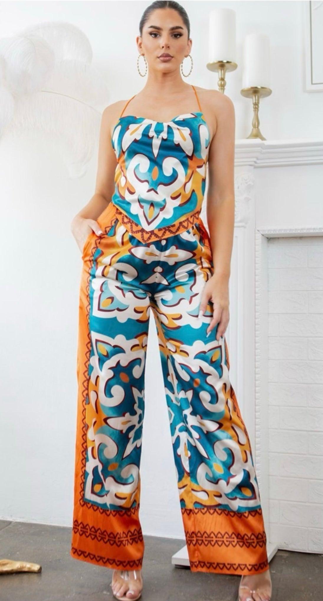 Ensemble satin noir femme composé d’un haut dos nu à nouer et d’un pantalon large fluide 