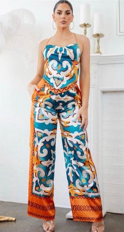 Ensemble satin noir femme composé d’un haut dos nu à nouer et d’un pantalon large fluide 