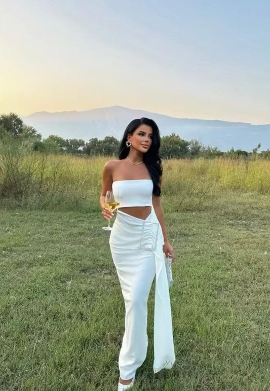 Robe longue blanche bandeau drapé silhouette glamour