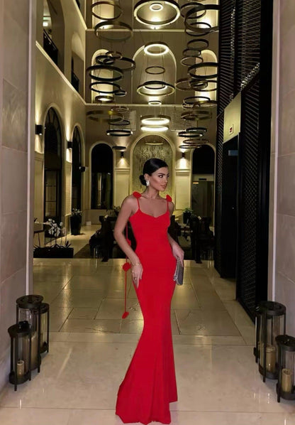 Robe longue rouge bustier cœur avec rose épaule