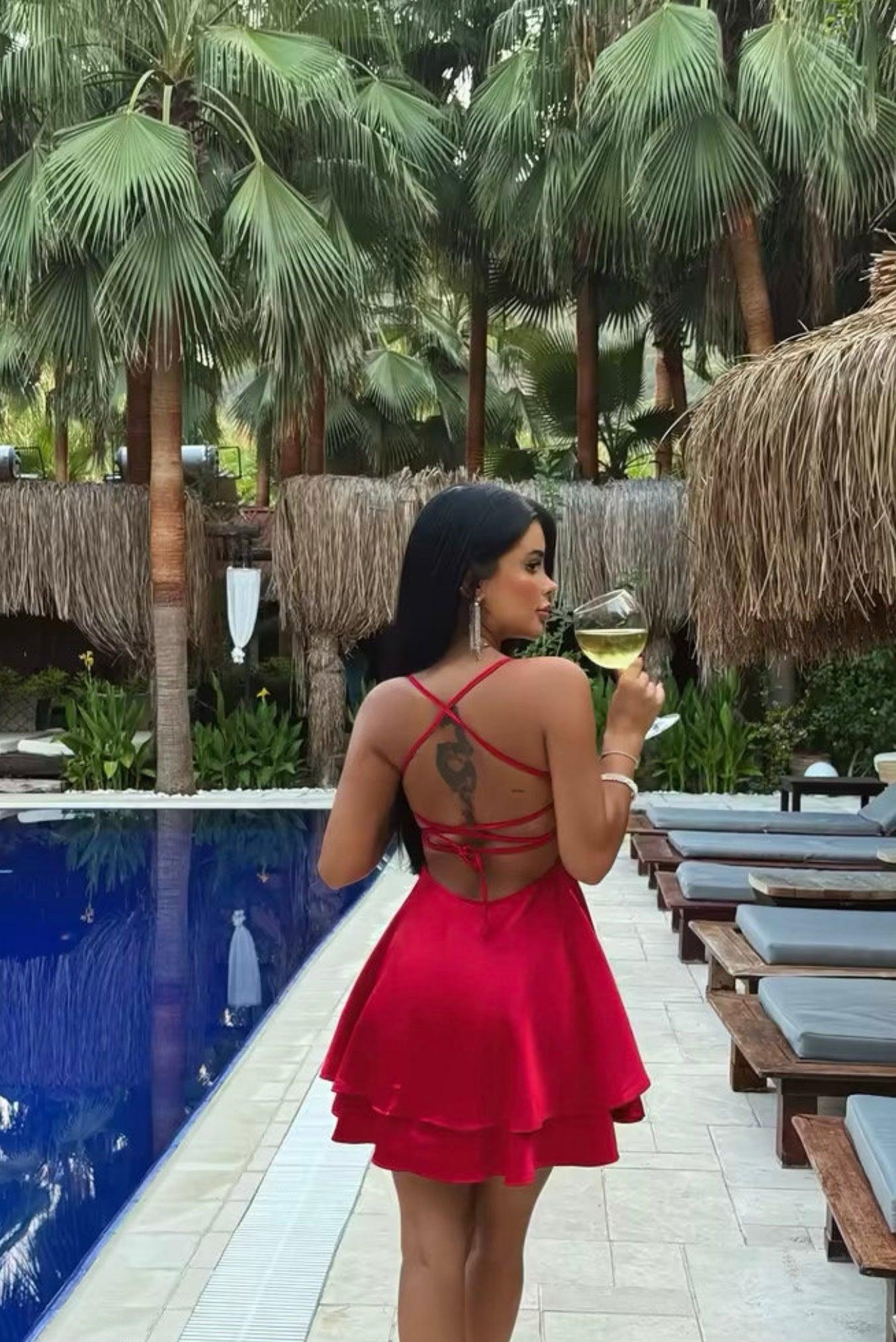 Robe rouge mi-longue bretelles fines dos nu croisé
